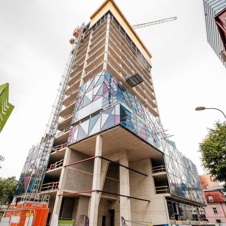 Galerii täiendatud: Skyoni büroohoonele pandi nurgakivi