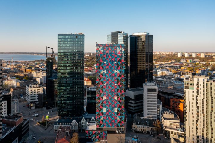 SkyOn – Maakri 30, Tallinn 2021.aasta suvel Tallinna südalinnas valmib uus pilkupüüdev 26-korruseline büroohoone SkyOn, kus Virtex OÜ